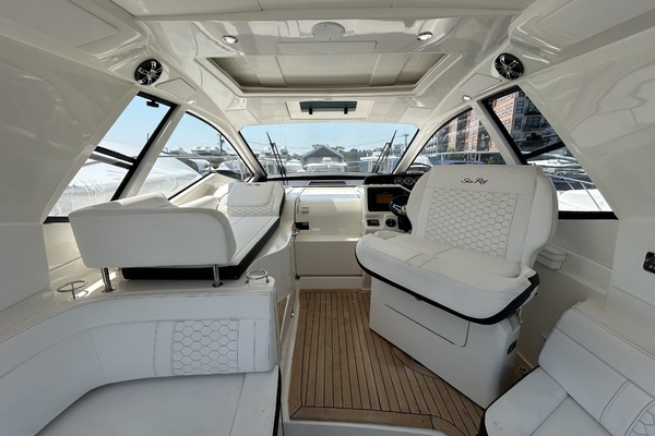 2019 Sea Ray 35