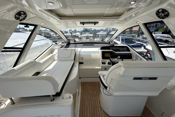 2019 Sea Ray 35