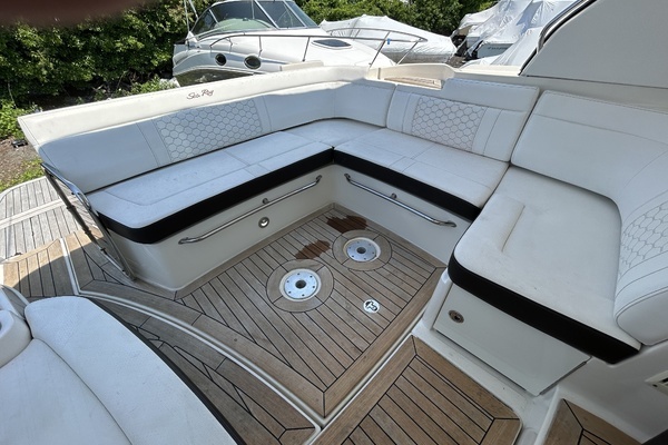 2019 Sea Ray 35