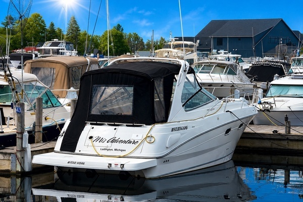2001 Four Winns 29