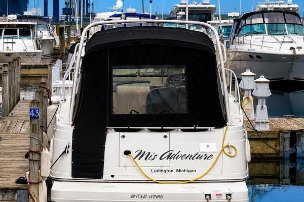 2001 Four Winns 29