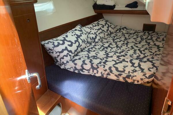 2004 Beneteau Oceanis 393