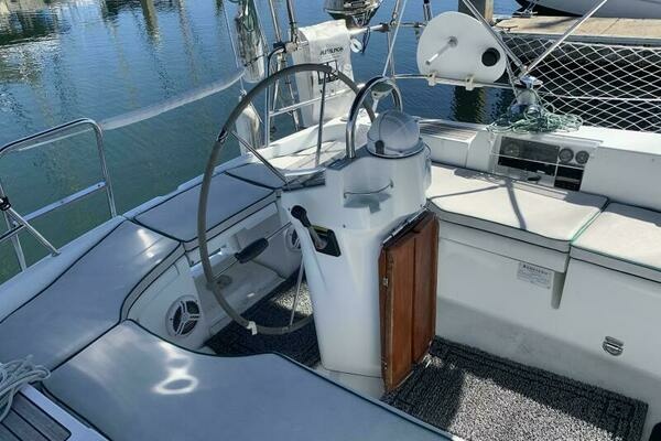 Photo of the 2004 Beneteau Oceanis 393 "La Vida"