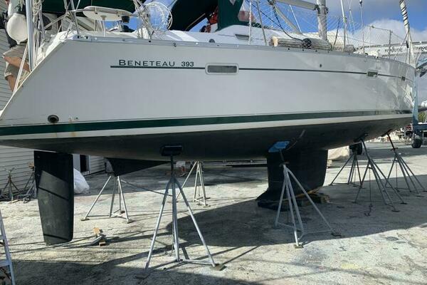 2004 Beneteau Oceanis 393