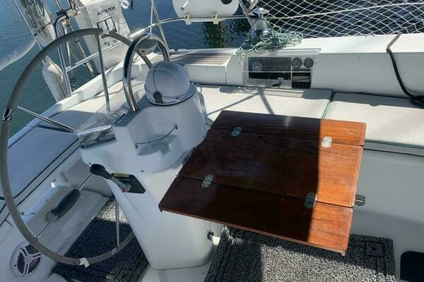 Photo of the 2004 Beneteau Oceanis 393 "La Vida"