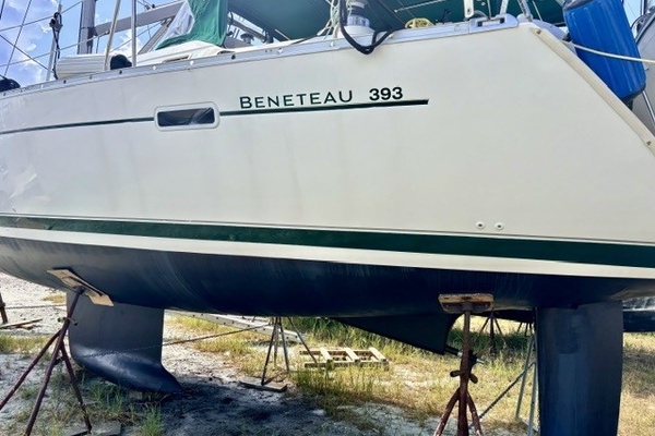 2004 Beneteau Oceanis 393