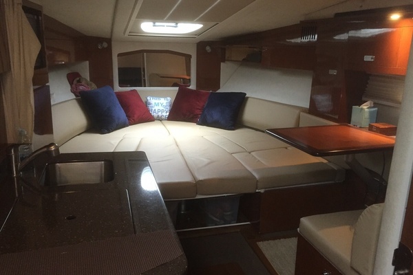Sea Ray 310da V Berth