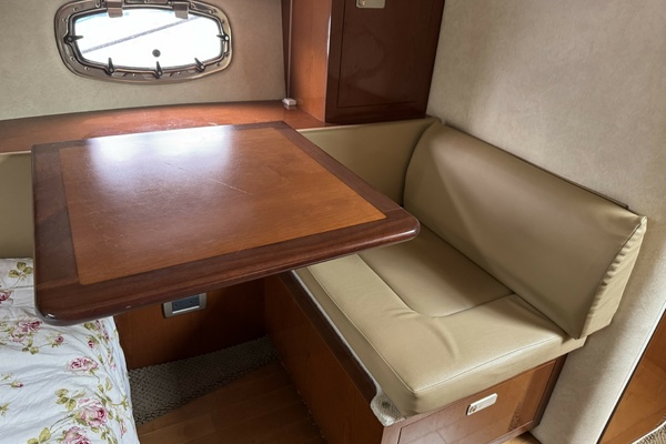 Sea Ray 310da Dinette