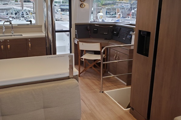 Bali 4.4 Yacht For Sale