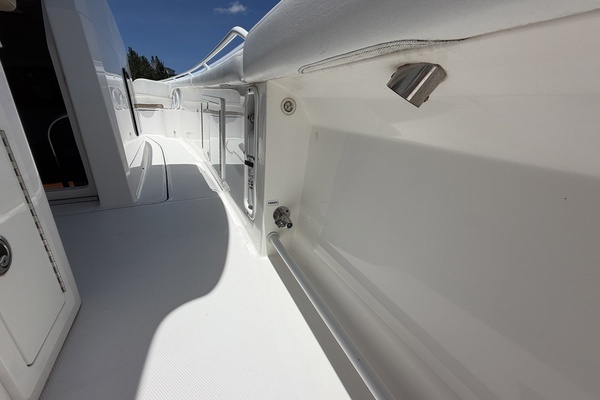 Edgewater 368 CC Yacht For Sale