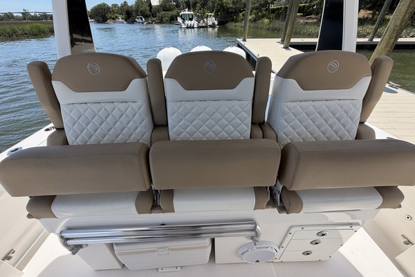Edgewater 368 CC Yacht For Sale