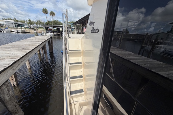 38ft Holiday Mansion Yacht For Sale