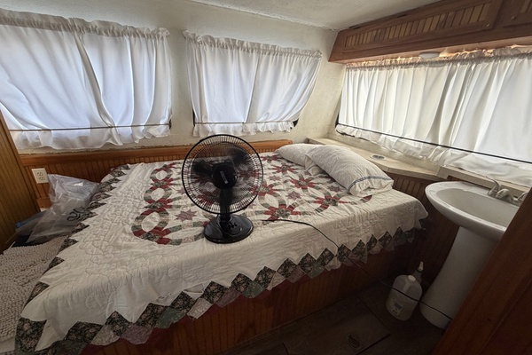 38ft Holiday Mansion Yacht For Sale