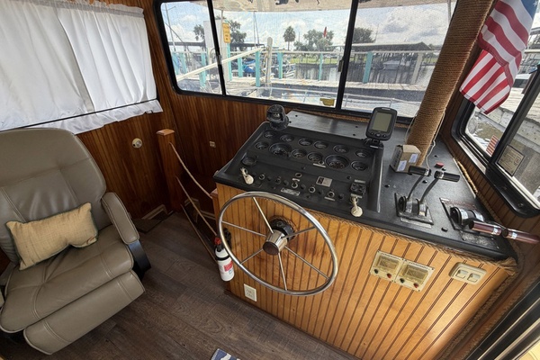 38ft Holiday Mansion Yacht For Sale