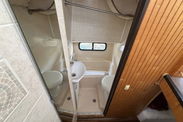 38ft Holiday Mansion Yacht For Sale
