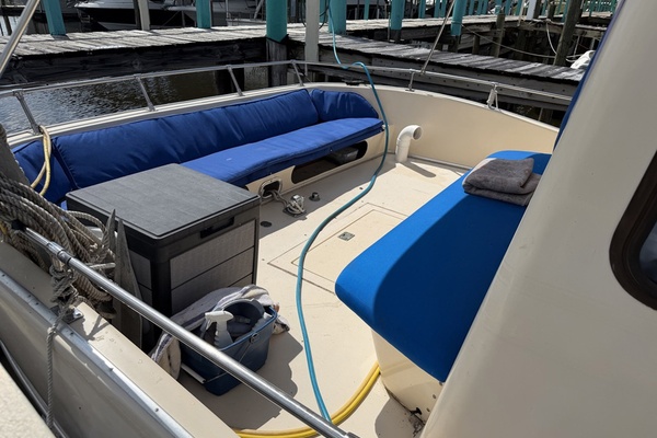 38ft Holiday Mansion Yacht For Sale