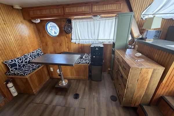 38ft Holiday Mansion Yacht For Sale