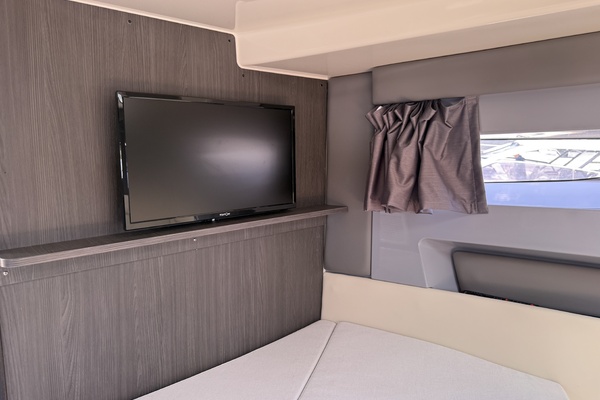 33ft Navan Yacht For Sale