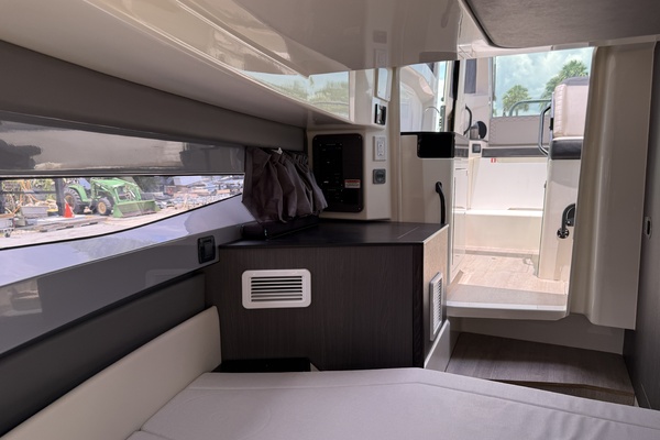 33ft Navan Yacht For Sale