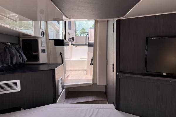 33ft Navan Yacht For Sale