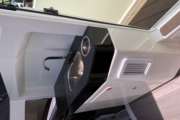 33ft Navan Yacht For Sale