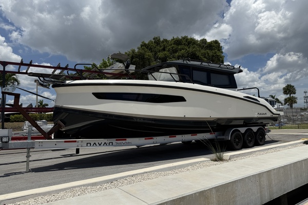33ft Navan Yacht For Sale