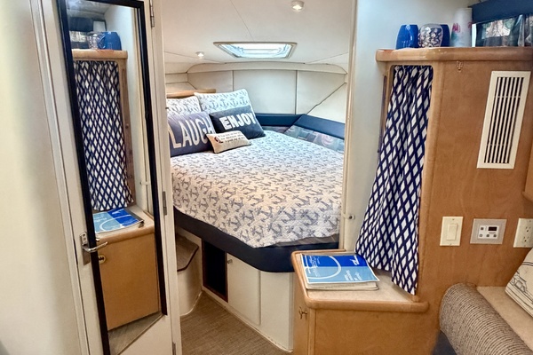 31ft Carver Yacht For Sale