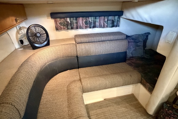 31ft Carver Yacht For Sale