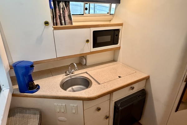 31ft Carver Yacht For Sale