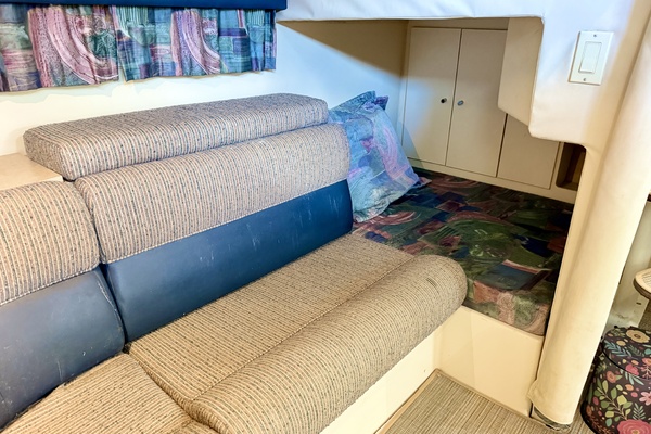 31ft Carver Yacht For Sale