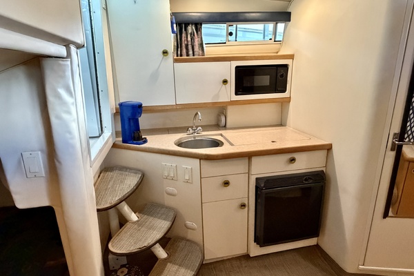 31ft Carver Yacht For Sale