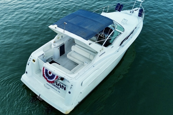 Photo of the 1996 Carver 310 Mid Cabin Express