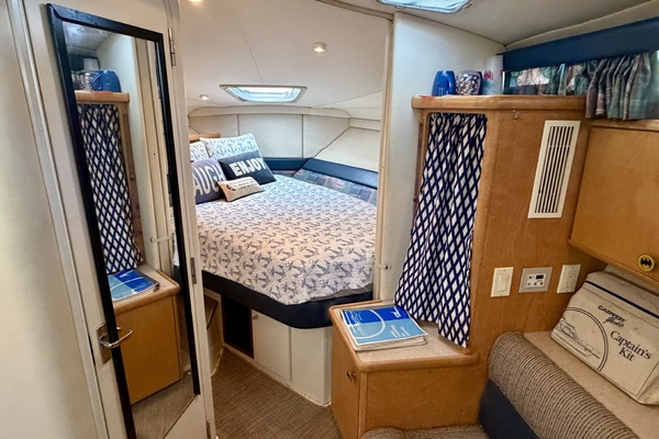 31ft Carver Yacht For Sale