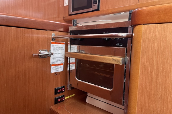 YES DEAR 40ft Beneteau Yacht For Sale