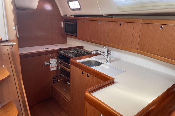 YES DEAR 40ft Beneteau Yacht For Sale
