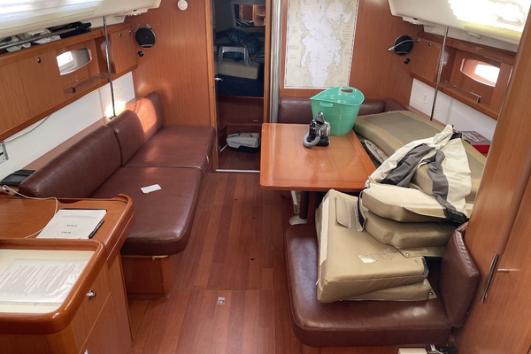 YES DEAR 40ft Beneteau Yacht For Sale