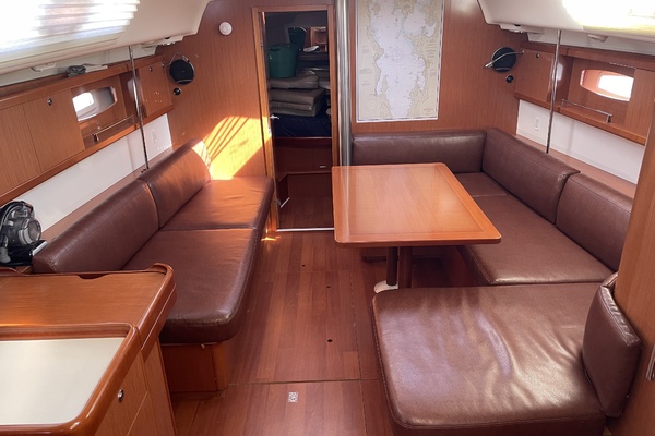YES DEAR 40ft Beneteau Yacht For Sale