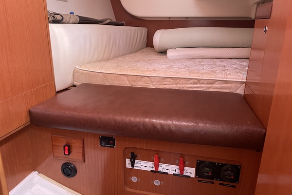 YES DEAR 40ft Beneteau Yacht For Sale