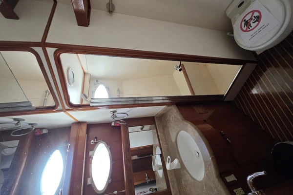 2000 Ocean Alexander 60
