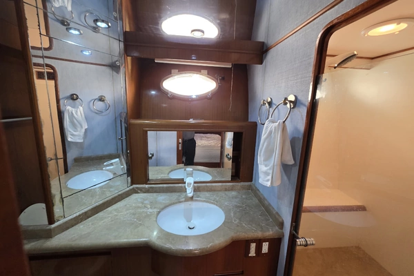 2000 Ocean Alexander 60