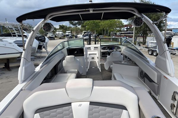 26ft Four Winns Yacht For Sale