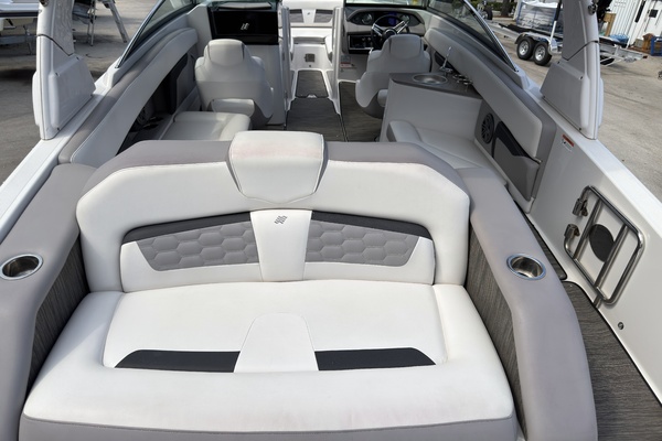26ft Four Winns Yacht For Sale