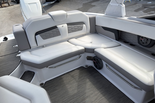26ft Four Winns Yacht For Sale