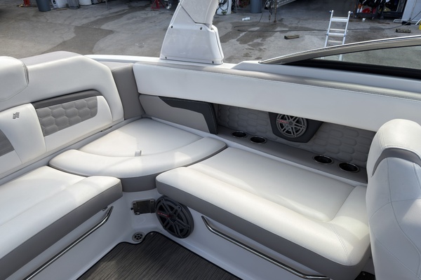 26ft Four Winns Yacht For Sale