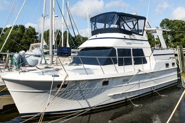 2006 Heritage East 36 Sundeck
