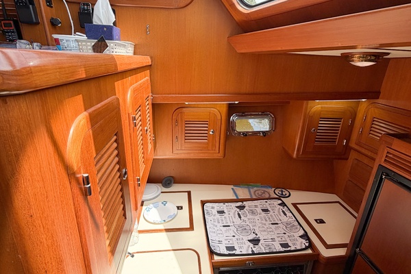 MANITOU 36ft Heritage East Yacht For Sale