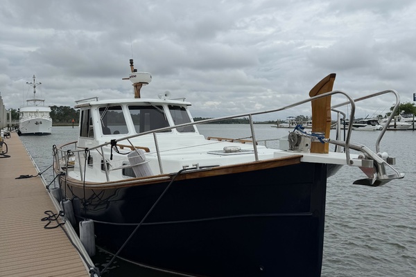 2002 Menorquin 110 port forward bow