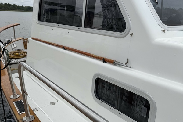 2002 Menorquin 110 starboard cabin to