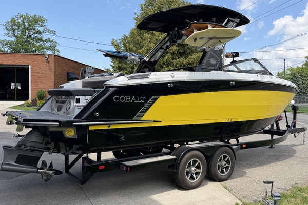 28ft Cobalt Yacht For Sale