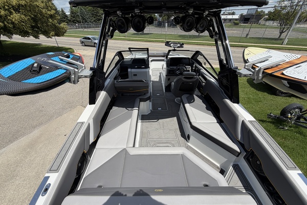 28ft Cobalt Yacht For Sale